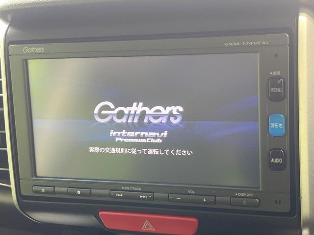 【純正ナビ】人気の純正ナビを装備しております。ナビの使いやすさはもちろん、オーディオ機能も充実！キャンプや旅行はもちろん、通勤や買い物など普段のドライブも楽しくなるはず♪