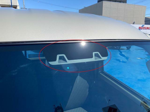 デュアルカメラブレーキサポート（DCBS）　フロントガラス上部にあるセンサー部です。ステレオカメラで車両前方の状況を検知し各種制御を行います。衝突被害軽減ブレーキ・誤発進抑制機能・車線逸脱警報機能　等