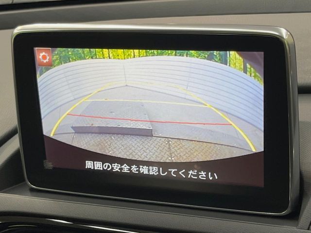 【バックカメラ】駐車時に後方がリアルタイム映像で確認できます。大型商業施設や立体駐車場での駐車時や、夜間のバック時に大活躍！運転スキルに関わらず、今や必須となった装備のひとつです！
