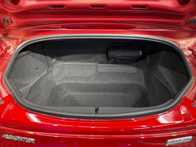 普段のお買い物や通勤、送迎等に十分な荷室スペースを確保しております。