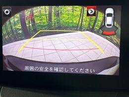 【バックカメラ】駐車時に後方がリアルタイム映像で確認できます。大型商業施設や立体駐車場での駐車時や、夜間のバック時に大活躍！運転スキルに関わらず、今や必須となった装備のひとつです！