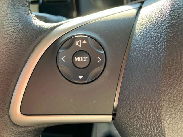 ナビの操作がハンドルでできます！運転中でも安全ですね(*^▽^*)