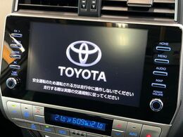 【メーカー純正ナビ】インテリアに溶け込むスタイリッシュな「専用設計」メーカーナビを装備♪視認性や操作性など基本性能にも優れ、より上質なカーライフをお楽しみいただけます。