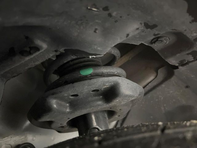 お車を安心してお乗りいただく為には、足回りの定期点検が欠かせません。サービスサポート（有償保証）では無料点検もご提供しており、安心のカーライフをお過ごしいただけるサポート体制が整っています。