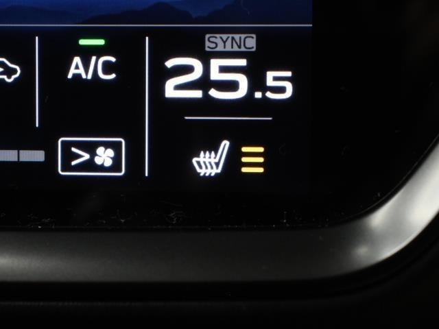 寒い時期でも快適なドライブをサポートするシートヒーターが装備されています。