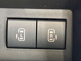 【両側パワースライドドア】スマートキーや運転席のスイッチで後席両側スライドドアの開閉が可能♪電動だから力を入れてドアを開ける必要が無く、小さなお子様でも簡単に開け閉めでき快適です♪