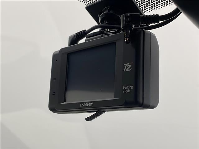 【前方ドライブレコーダー】映像・音声などの運転中の記録を残します。事故などを起こした起こされた時の証拠になりえますので、もしも時でも安心ですね。