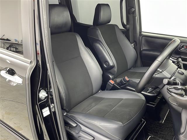【7人乗りハーフレザーシート】ゆったりとした座り心地と、車内を広々と使える快適性に長けているので、快適な時間をお過ごしいただけます！