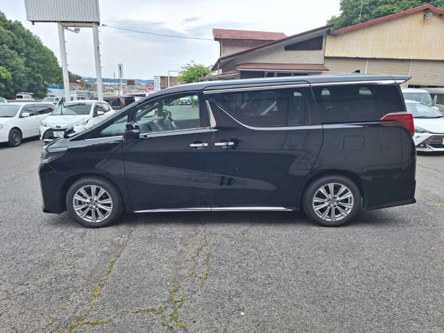 Y.T.Bでは、車が入荷した時点で点検、整備をするようにしております。悪い所があれば早急に修理しお客様に納車するまでの時間を短縮できますし、車の状態を隅々までチェック出来ます。
