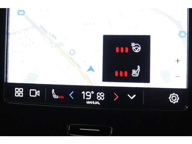 Google搭載によりさまざまな機能をハンズフリー操作できます。またフロントには、ステアリングホイールヒーター＆シートヒーターを装備！厳寒の地、北欧スウェーデン発祥のブランドならではのオプションです。