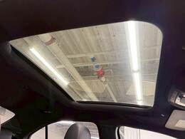 【サンルーフ】人気メーカーオプション。開放感溢れる車内を演出します☆