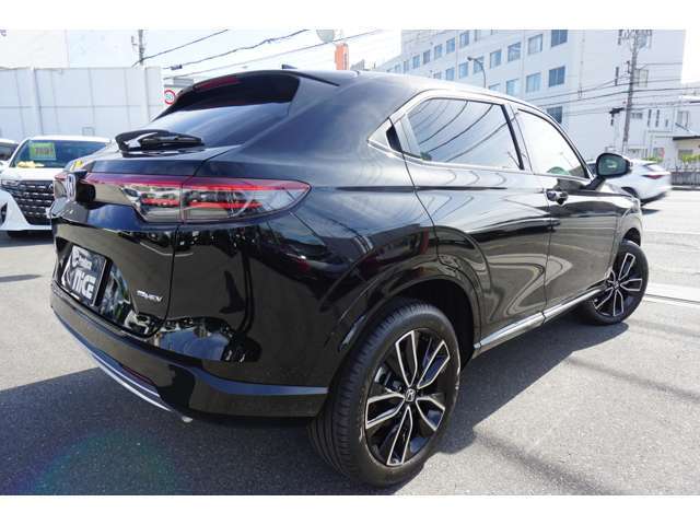 e：HEVの楽しみ方は、あなたの自由です。3つのドライブモード。4段階の減速フィール。そのどれもがe：HEVならではの走りです。