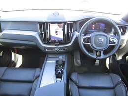 車内は、美しい仕上がりのインテリアがスポーティさと一体になり専用のシートベルトの色とのコントラストが素晴らしい仕上がりになっております。