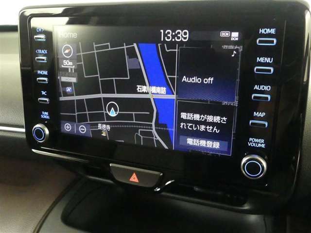 純正ナビを装備。タッチパネル式で使いやすく、お出かけもラクラクです。