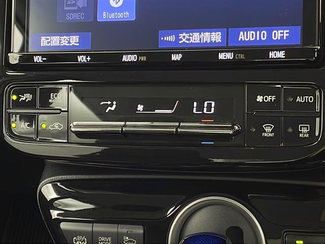 【フルオートエアコン】温度の設定のみで快適な風量やモードなどを自動調整します！コンピューターが設定温度に基づいた適切な空調を行うため、無駄な消費を抑えることができ燃費の向上も期待できます。