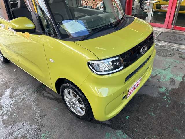 TAXは、プロの技術とプライドをもって、一物一価といわれる中古車に「安心」をお付けして、日本全国の皆様を笑顔にするカーライフをお届けします。