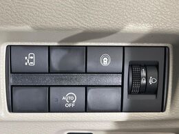 【パワースライドドア】スマートキーや運転席のスイッチでスライドドアの開閉が可能♪電動だから力を入れてドアを開ける必要が無く、小さいお子様でも、重い荷物を持っている時もラクに開け閉めできます♪