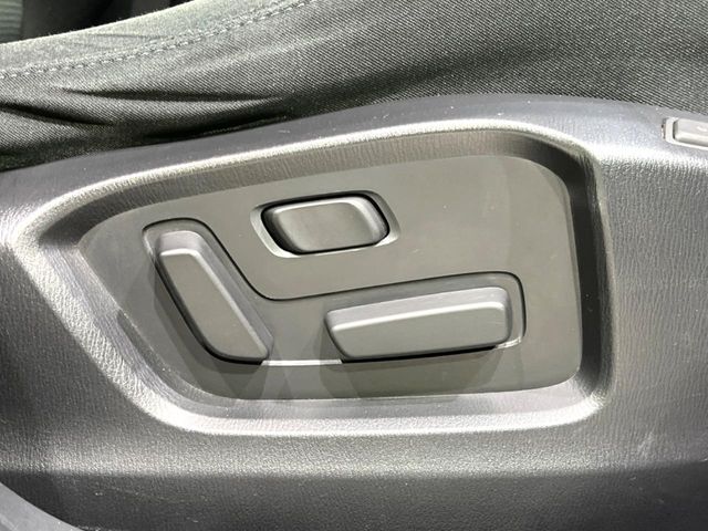 【パワーシート】スイッチ一つで簡単にシートの微調整が可能！電動だから力もいりません！快適なシートポジションにセットして、快適なドライブをお楽しみください。