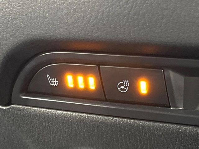 【シートヒーター】寒い日に重宝するシートヒーター！エアコンより早く温まってくれるので寒がりの人も安心ですね♪エアコンの温風は乾燥するから苦手、という方にもをおすすめです。