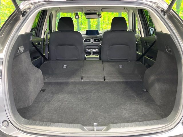 普段のお買い物や通勤、送迎等に十分な荷室スペースを確保しております。セカンドシートを倒すと、大きな荷物の積載も可能です♪