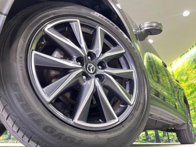 【純正19インチアルミホイール】外観にマッチした純正アルミホイールを装着しております。各種社外アルミホイールや、スタッドレスタイヤも取扱いしております。是非ご相談ください♪