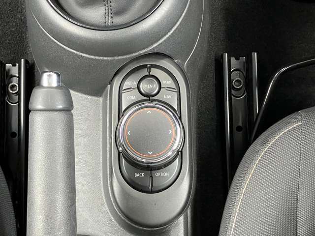 MINI　Cardご用意しております。充実のポイントプログラムや多様なサービスの他にカード契約期間中はMINI エマージェンシー・サービスが24時間365日ご利用いただけます。