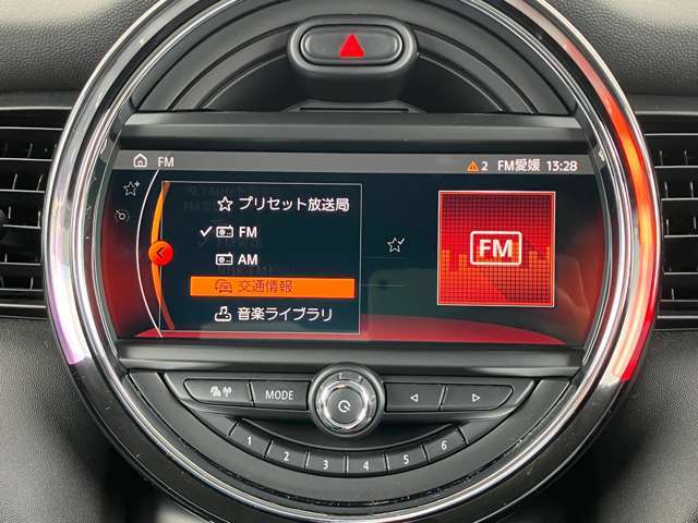安心のネットワーク。全国148カ所（2025年2月現在）のMINI正規ディーラーのサービスセンターで整備・保証修理を受けることができます。