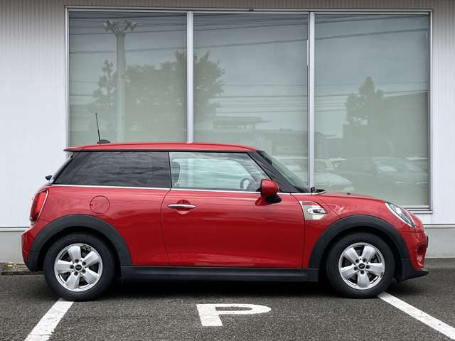 オリジナルサービスもついたMINI自動車保険も取り扱っております。MINI自動車保険にご加入いただくと、万一のトラブルを24時間365日サポートするエマージェンシー・サービスの〈プレミアム〉をご利用いただけます。