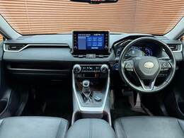 コックピット。車内もキレイで嫌な臭いもありません！ご納車後の臭いが付きにくくなる「空気触媒コーティング」もあります。