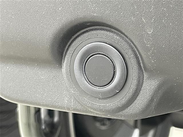 【コーナーセンサー】障害物が近づくと音で教えてくれます。また、近づけば近づくほど音も変わりより分かりやすくなっております。