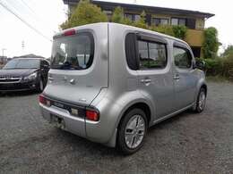 人件費や固定費を削減することで、中古車を安く提供しております。場所は大野城のハンズマンさんの近くです。どんな車でも下取りさせて頂きますのでご来店お待ちしております。