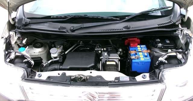 エンジンルームもクリーニング済みです。もちろん気になる部分があれば整備してから納車させていただきます。