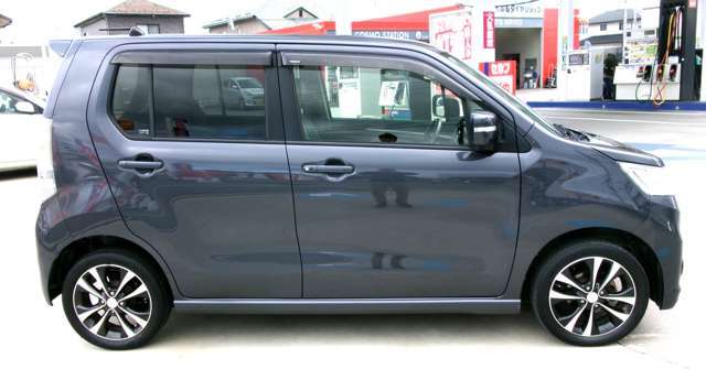 ご来店時は必ずご予約をお願い致します。ご予約無しの場合、他の店舗への在庫移動など、ご希望の車両をご覧いただけないことがございます。