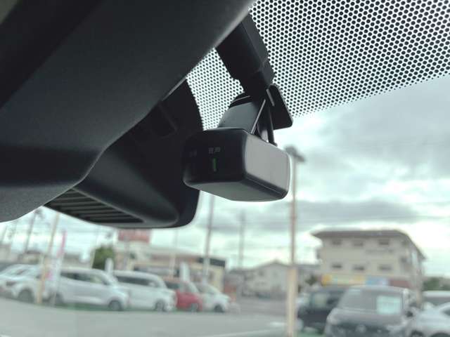 イザという時の強い証拠となる純正ドライブレコーダー（前後）！ナビ連動で映像確認や設定操作も出来て便利です。あおり運転や後方からの衝突事故への対策になります。Wi-Fi経由でスマホで見る事も出来ます。