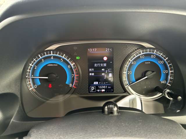 車両や燃費情報等を表示し快適なドライブをサポートする4.2in.カラーディスプレイ付アドバンスドドライブアシストディスプレイ。表示もクッキリで視認性に優れています♪