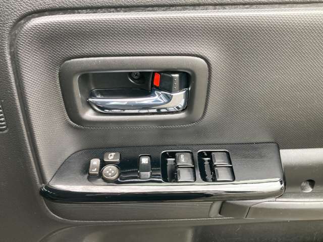 西日本自動車のココが安心！！その5車の運転中に不意に巻き込まれてしまう交通事故。相手側との示談交渉や修理代のこと、さらにレンタカーの手配など、一人ではパニックになってしまいそうです。そんな時でも安心！！
