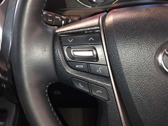 ステアリングスイッチで、安全運転！前方から目線を外さないように！