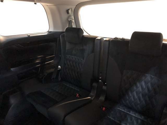 3列目シートも広々としたスペースを確保しています。
