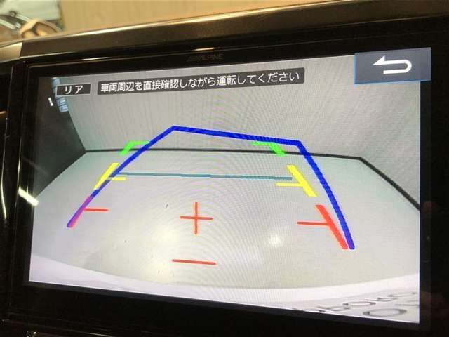 バックガイドモニターで、後方を確認しながら安心して駐車することができます。運転初心者も熟練者も必須の機能ですよ！