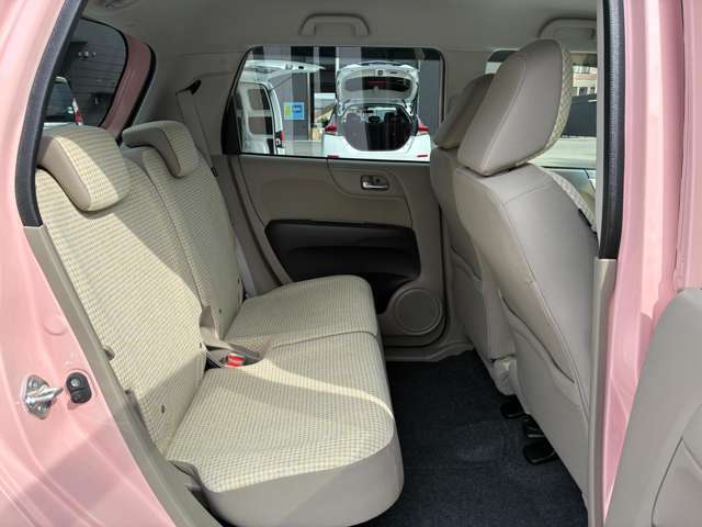 後部座席もゆったりできます☆家族やお友達とドライブしてみてはいかがでしょうか！