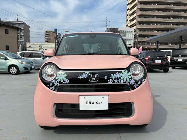 正面からのショットです。ホンダ純正オプションのフラワーデザインがあしらわれています。