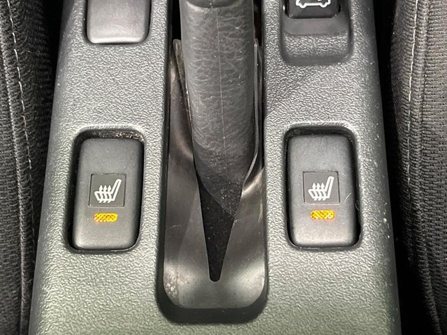 【シートヒーター】寒い日に重宝するシートヒーター！エアコンより早く温まってくれるので寒がりの人も安心ですね♪エアコンの温風は乾燥するから苦手、という方にもをおすすめです。