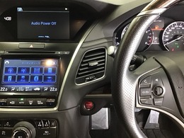 ホンダ純正ナビ搭載なので、遠方へのドライブもお任せ下さい！ステアリング左手側にオーディオ関連のコントロールスイッチを配置しています。操作時は視線を逸らすことなく運転に集中できます