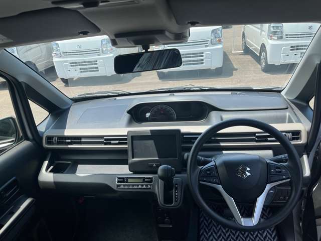 ☆お車についた傷やヘコミ、事故の修理もハヤシにお任せください。自社鈑金工場で修理ができますの安心です☆
