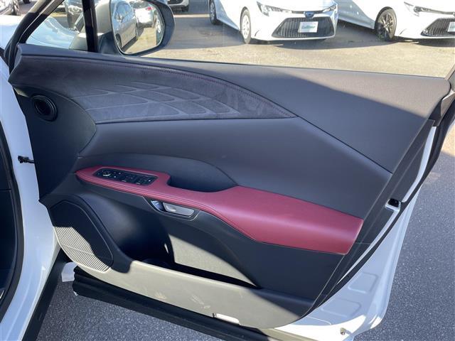 納車前に内外装のクリーニングをいたします。各種コーティング（別途有料）もご用意しておりますので、是非ご相談ください。