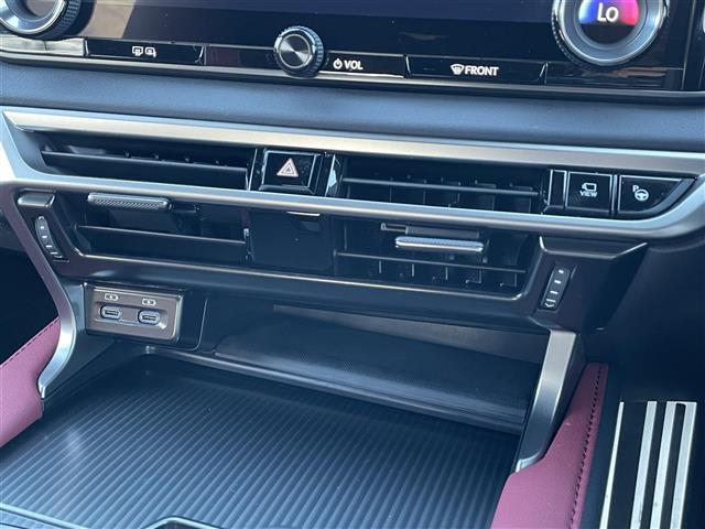 納車前に内外装のクリーニングをいたします。各種コーティング（別途有料）もご用意しておりますので、是非ご相談ください。