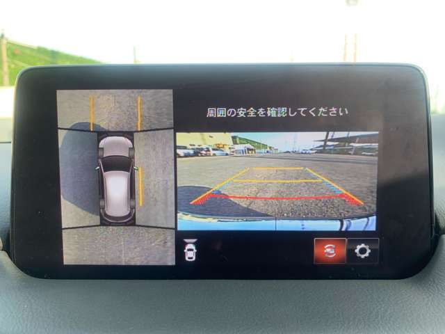 バックカメラは後方の見えにくいところまで映してくれるので安心です。