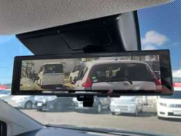 インテリジェントルームミラー☆カメラの映像を映すことで荷物や人が乗っていても後方視界を確保できます☆