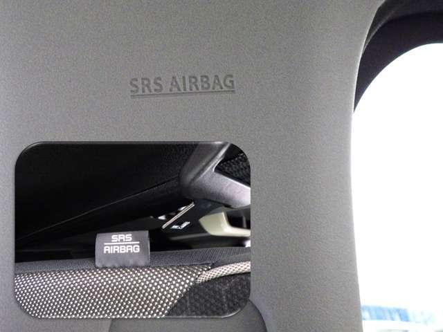 ★サイドエアバック＆カーテンエアバック★運転席と助手席以外にもSRSカーテンエアバッグとフロントシートSRSサイドエアバッグが装備され、もしもの時の安心をプラスしています。