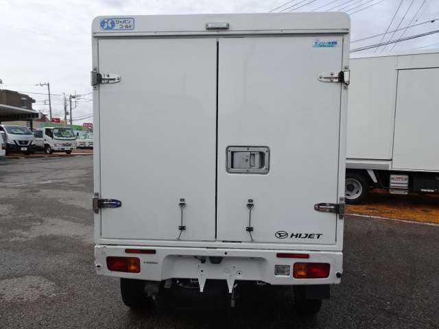 中古自動車販売士の有資格者が担当させて頂きます。　遠方登録や保険等、何でもご相談下さい！